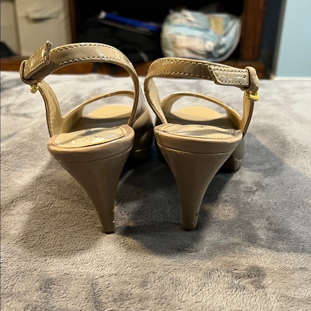 Bandolino Nude Patent Peep Toe Slingback Heels - Picture 4 of 9